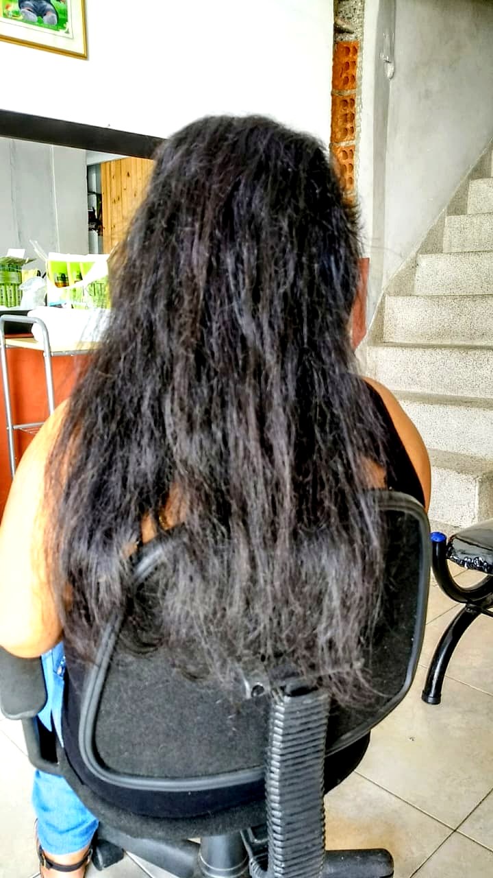 Cabello con frizz antes del tratamiento
